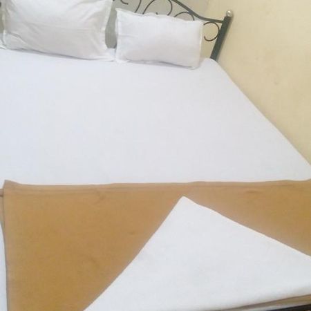 Hotel Central Inn Мумбаи Экстерьер фото