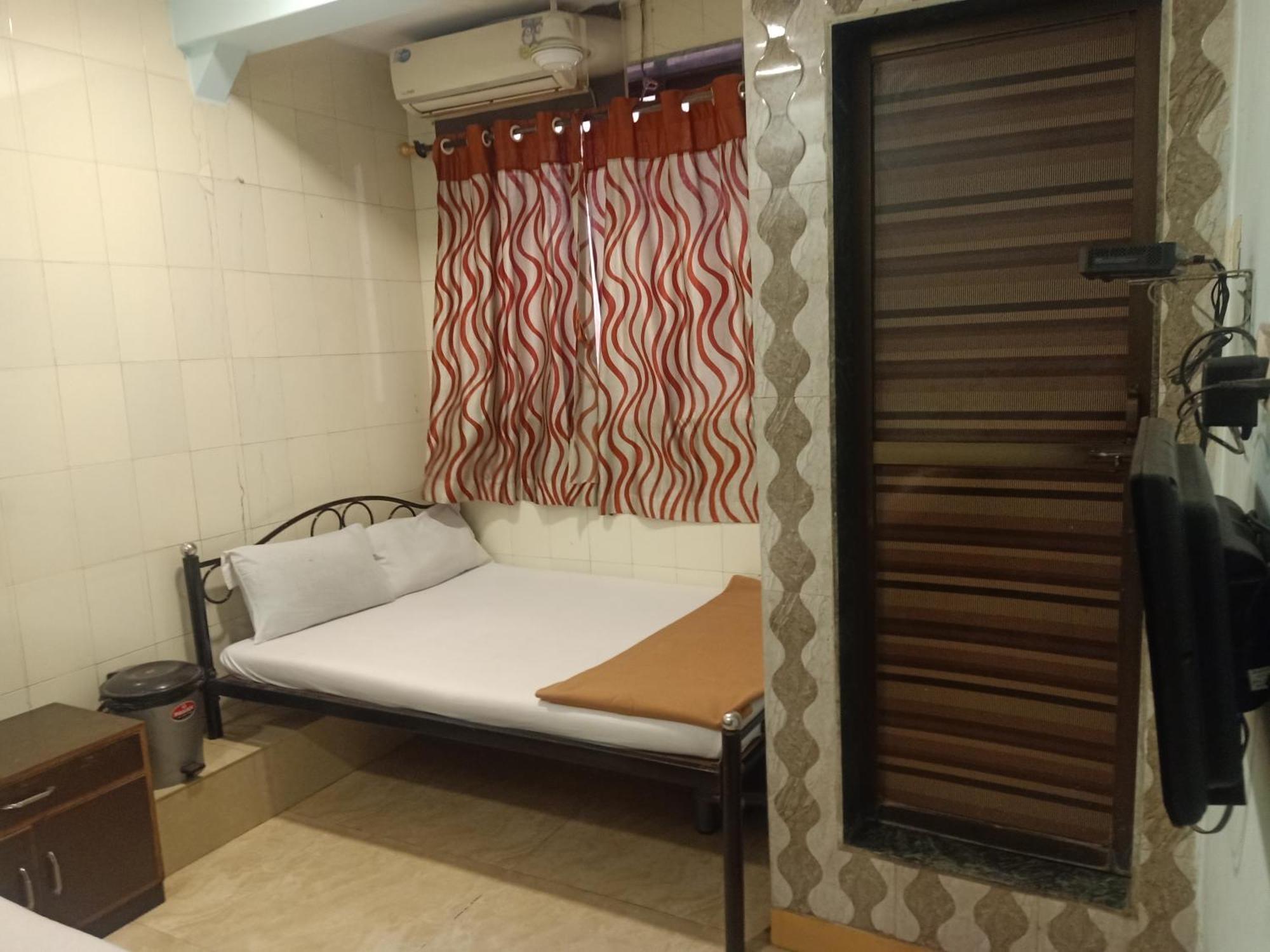 Hotel Central Inn Мумбаи Номер фото