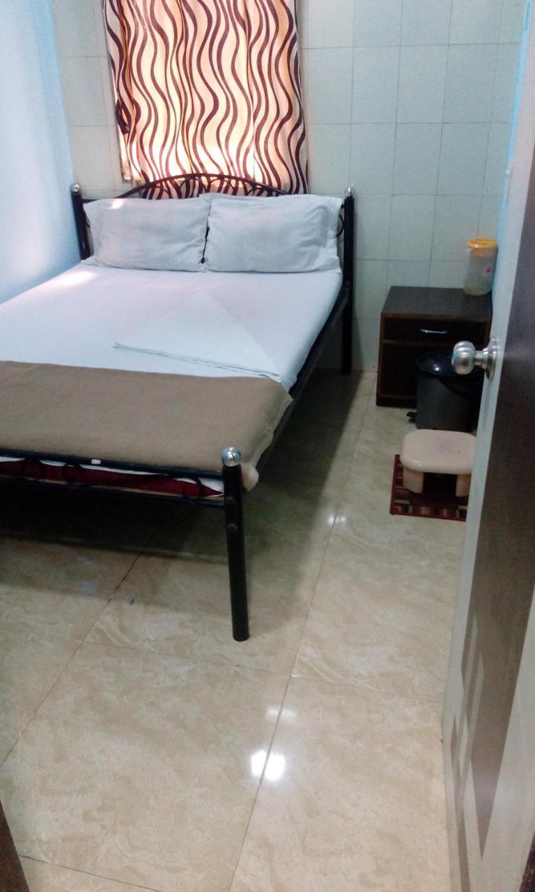 Hotel Central Inn Мумбаи Экстерьер фото